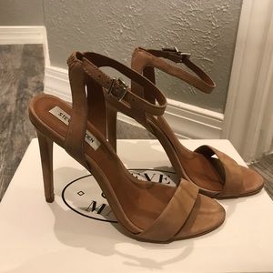 Steve Madden- Tan ankle strap heels